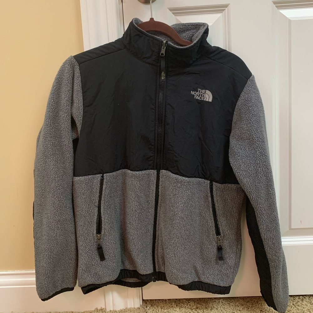 Grey and black North Face zip-up jacket🤩